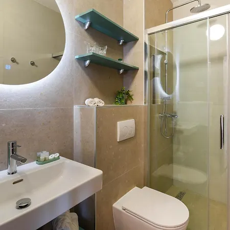 Danica On The Hills, Seaview